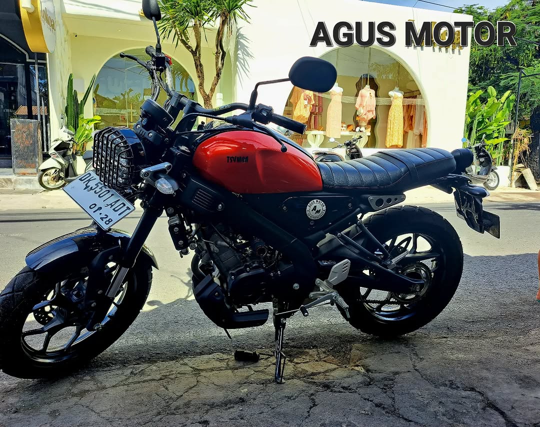 Red Yamaha XSR custom build in Berawa